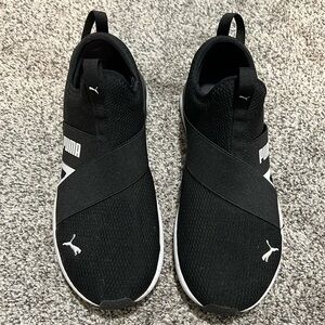 Women’s Puma slip-on sneakers sz8 black breathable gently used